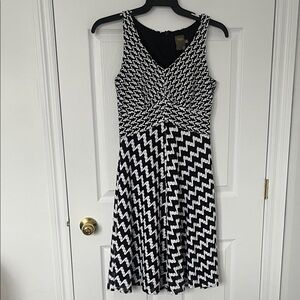 Taylor Black and White Zigzag Midi Dress